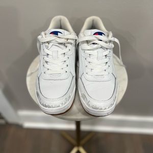 Women’s 7.5 Champion sneakers